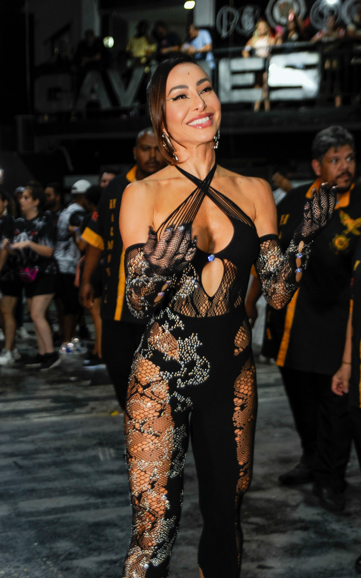 Sabrina Sato samba muito no ensaio da Gavi&otilde;es da Fiel, escola da qual &eacute; rainha de bateria, na noite desta ter&ccedil;a-feira