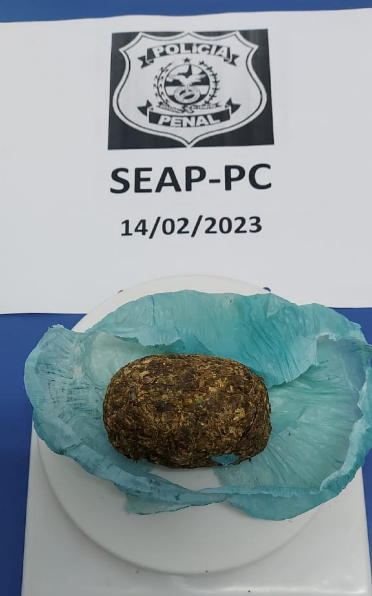 Drogas e mulheres foram levadas para delegacias para registro das ocorr&ecirc;ncias