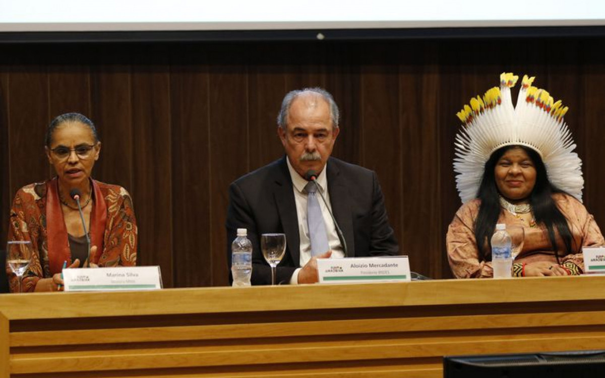 Ministras do Meio Ambiente, Marina Silva, dos Povos Indígenas, Sônia Guajajara e presidente do BNDES, Aloízio Mercadante, falam do Comitê Orientador do Fundo Amazônia