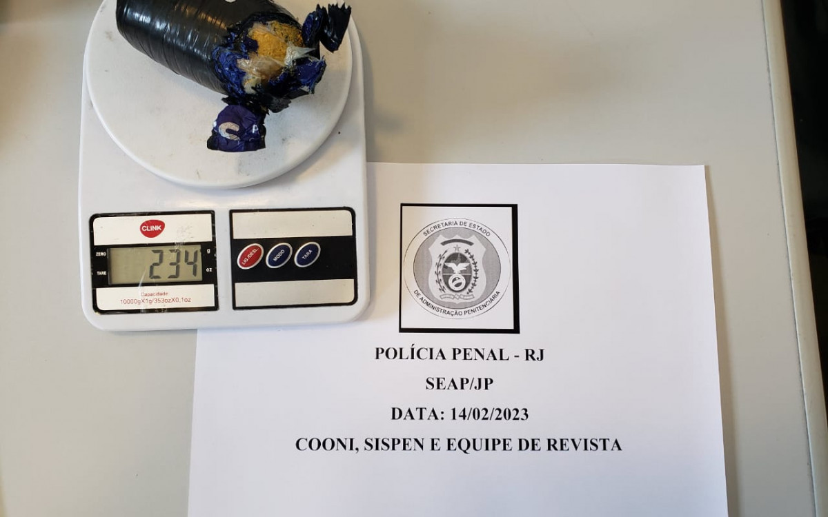 Drogas e mulheres foram levadas para delegacias para registro das ocorr&ecirc;ncias