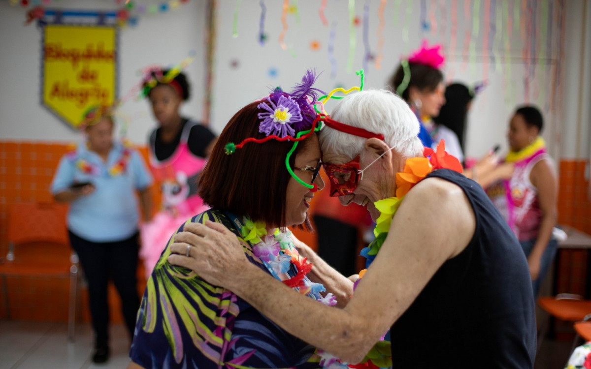 Pessoas com A|lzheimer tendem a ter a mem&oacute;ria passada muito preservada e a presente bastante prejudicada
