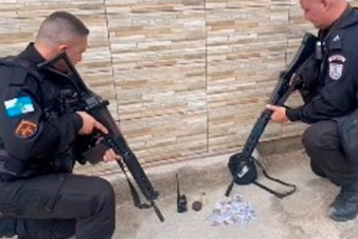 PM prende suspeito com drogas e rádio transmissor na Chatuba de Mesquita