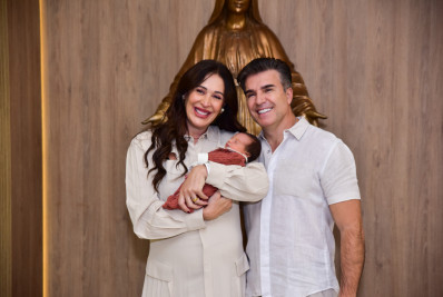 Claudia Raia e Jarbas Homem de Mello comemoram batizado do filho, Luca