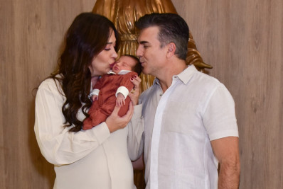 Claudia Raia posta reflexão após o nascimento de Luca: 'Amor divino e único'