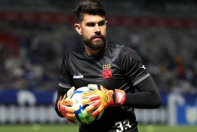 Ex-goleiro do Vasco entra com ação contra o clube na justiça