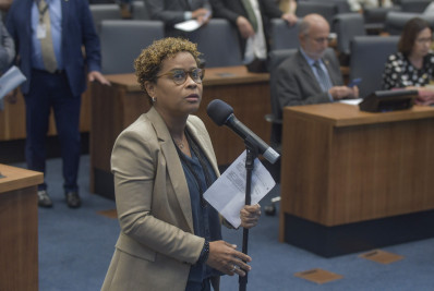 Deputada bomba nas redes depois de receber retuíte de Ludmilla