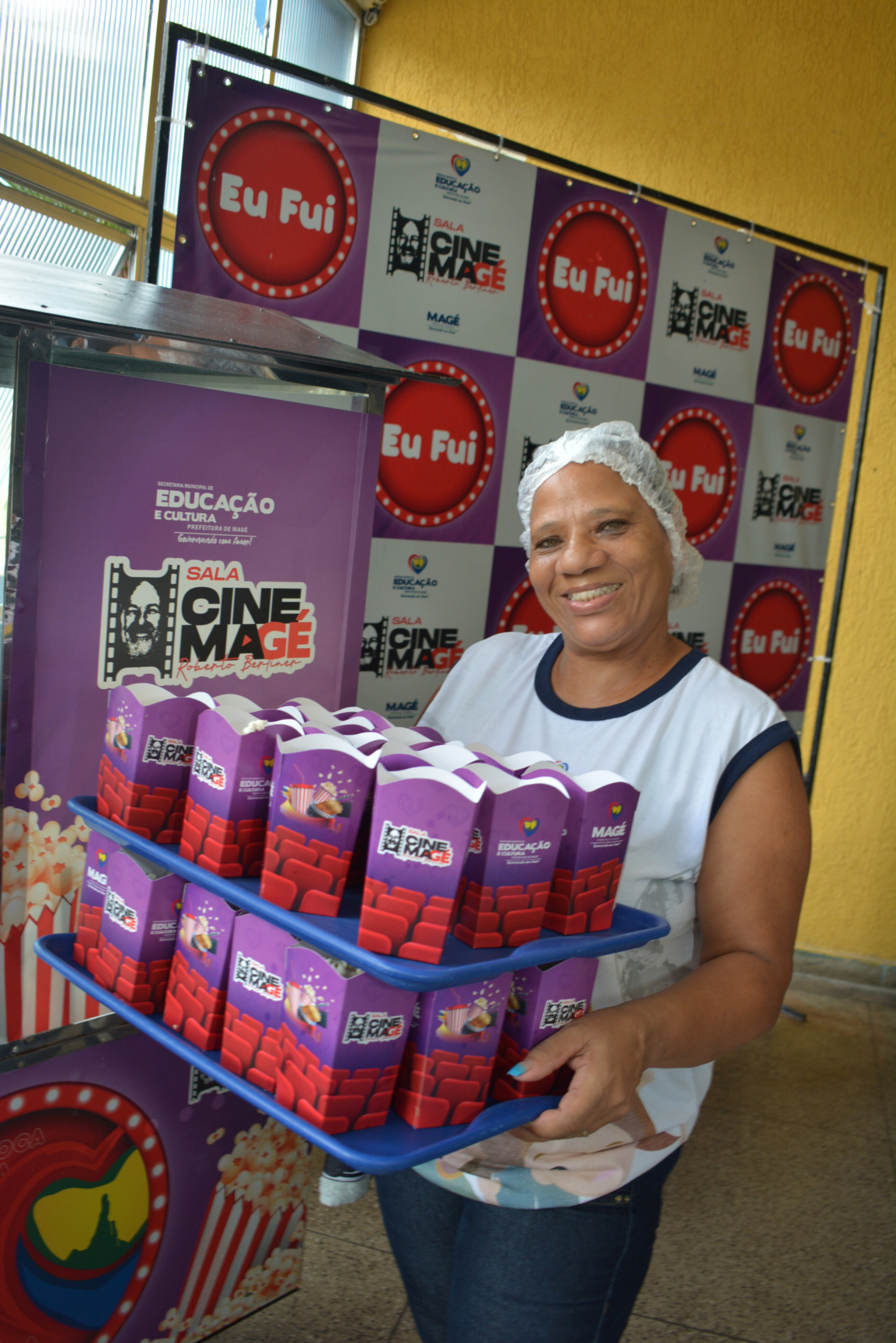 Mag&eacute; usa sala de cinema como projeto de educa&ccedil;&atilde;o