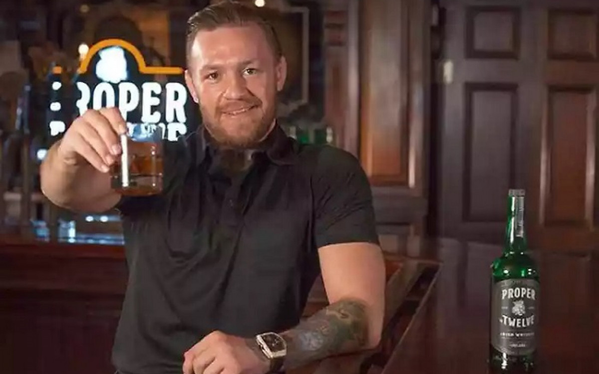 Conor McGregor vendeu parte da sociedade da marca de u&iacute;sque por valor bilion&aacute;rio