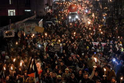 França tem novo dia de protestos contra reforma da Previdência