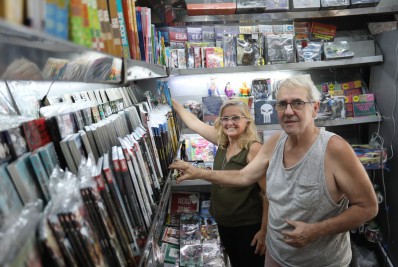 'É um espaço que eu, jovem ancião, me sinto como um garoto', diz cliente sobre bancas de jornal