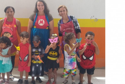 Alunos e funcionários da Creche Vereadora Fátima Nunes participam de bailinho de carnaval em Belford Roxo