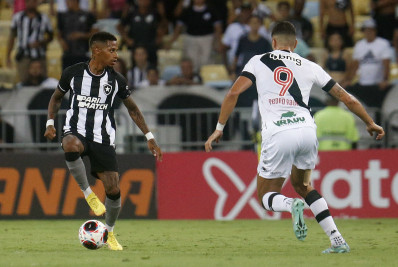Tchê Tchê valoriza esforço do Botafogo com dois homens a menos no clássico com o Vasco: 'Vendemos a derrota caro'