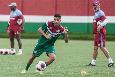 Alexsander volta a se machucar e preocupa o Fluminense