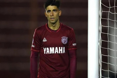 Em negociação com o Botafogo, lateral fica fora de jogo na Argentina e aumenta indícios de transferência