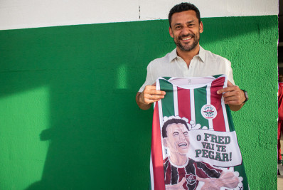 Ídolo do Fluminense, Fred recebe homenagem de bloco de Carnaval