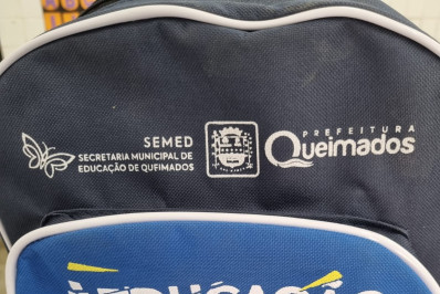 Alunos da rede municipal de Queimados receberam mochila com erro ortográfico