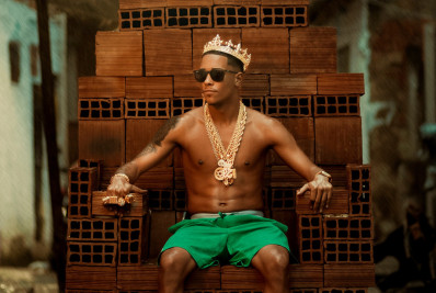 Polícia faz buscas na casa de MC Poze do Rodo após denúncia de agressão contra ex-empresário