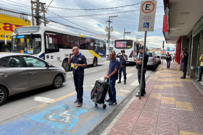 Secretaria da Pessoa com Deficiência faz ação sobre vagas especiais