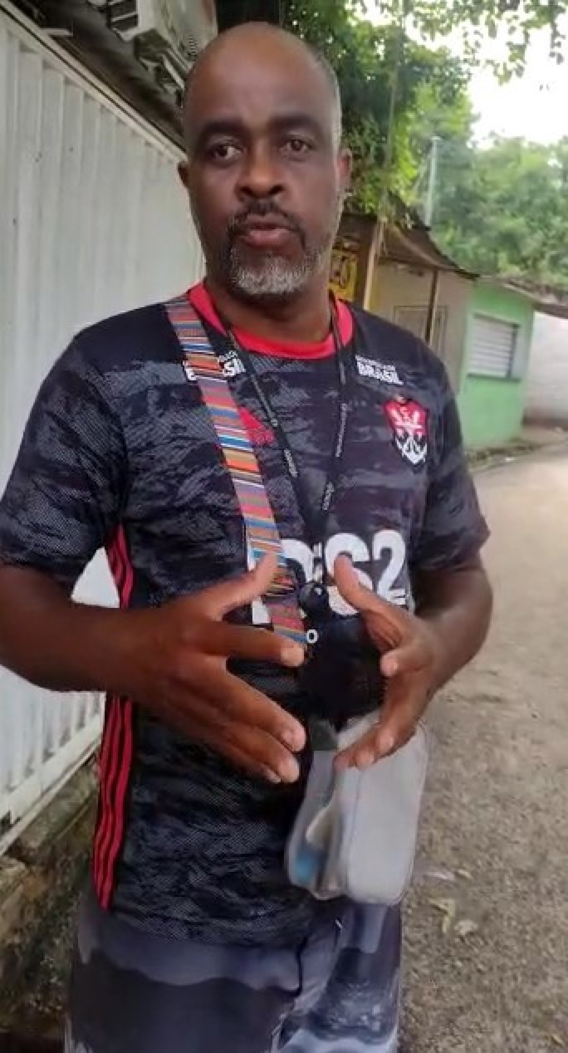 Morador de comunidade em São Gonçalo denuncia uso de força desproporcional de PMs durante abordagem - Reprodução