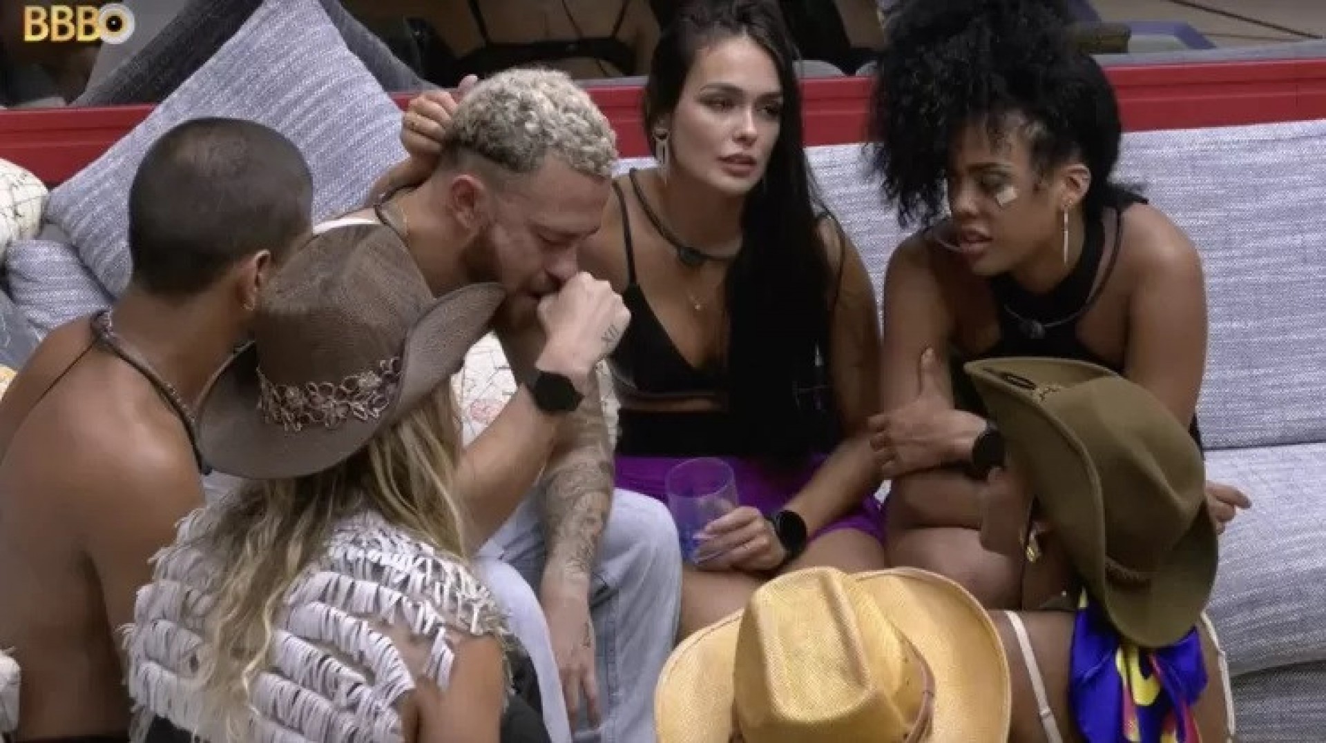 Fred chora com saudades do filho - Reprodução