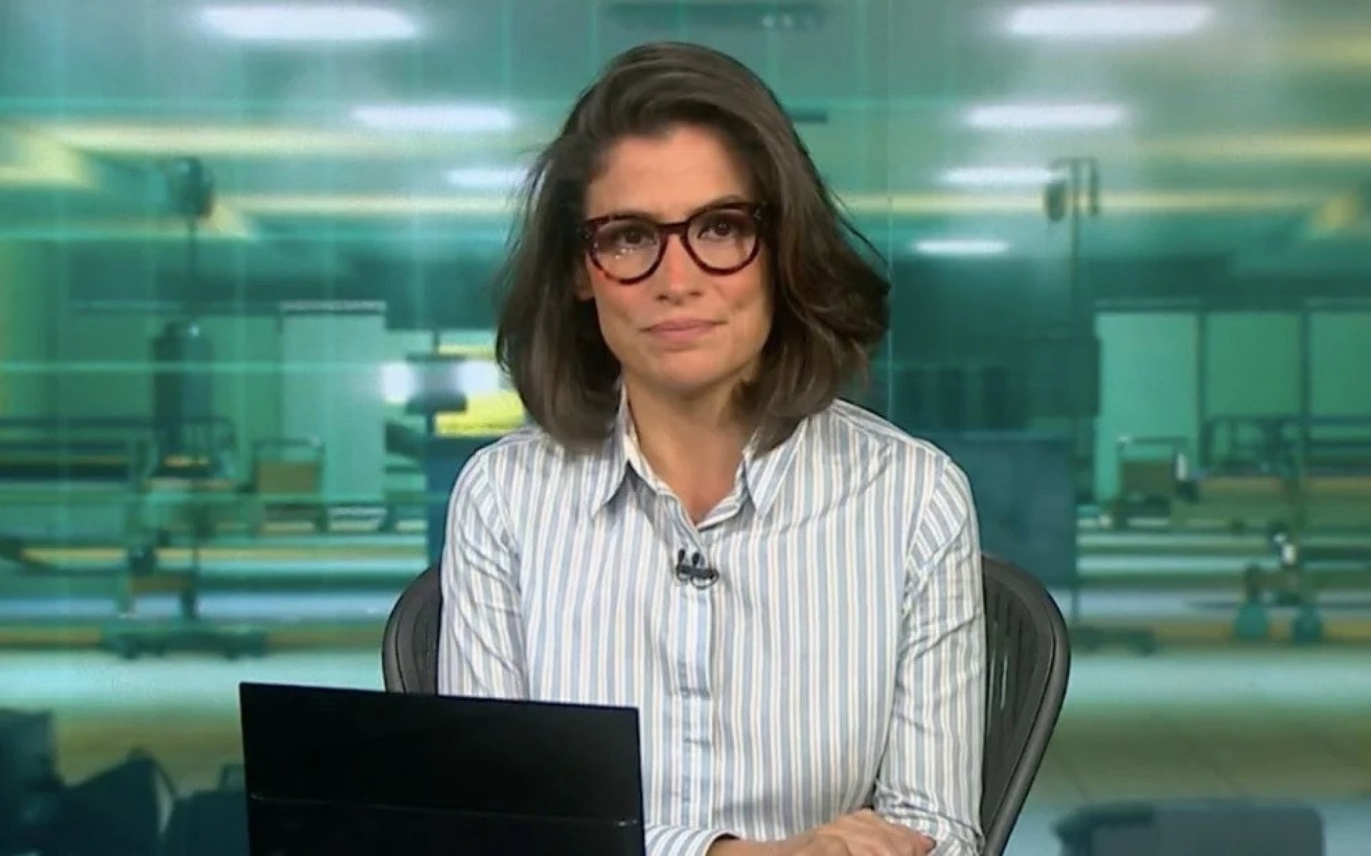 Renata Vasconcellos é surpreendida por problema técnico do Jornal Nacional - Reprodução / TV Globo