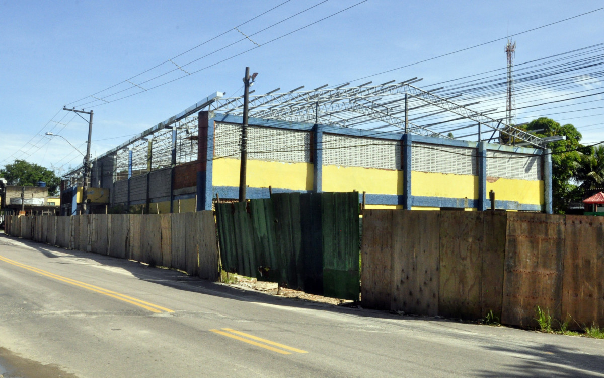 Ginásios poliesportivos estão sendo reformados em Magé