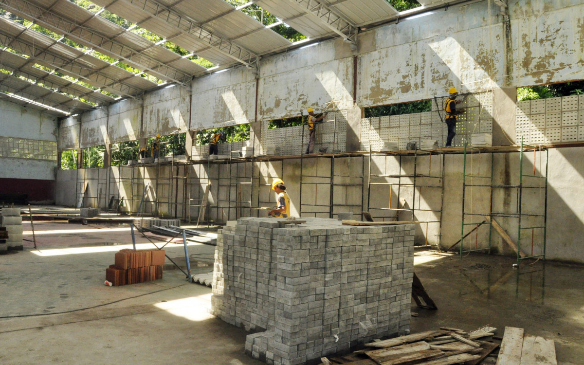 Gin&aacute;sios poliesportivos est&atilde;o sendo reformados em Mag&eacute; - Divulga&ccedil;&atilde;o