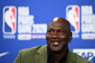 Camisa usada por Michael Jordan em 1992 é arrematada por R$ 15 milhões