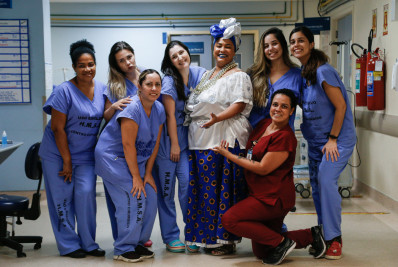 O dever com o trabalho e o amor pelo carnaval: profissionais da saúde se dividem entre duas paixões