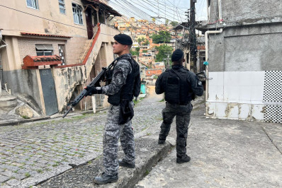 Polícia Militar realiza operações em comunidades do Rio