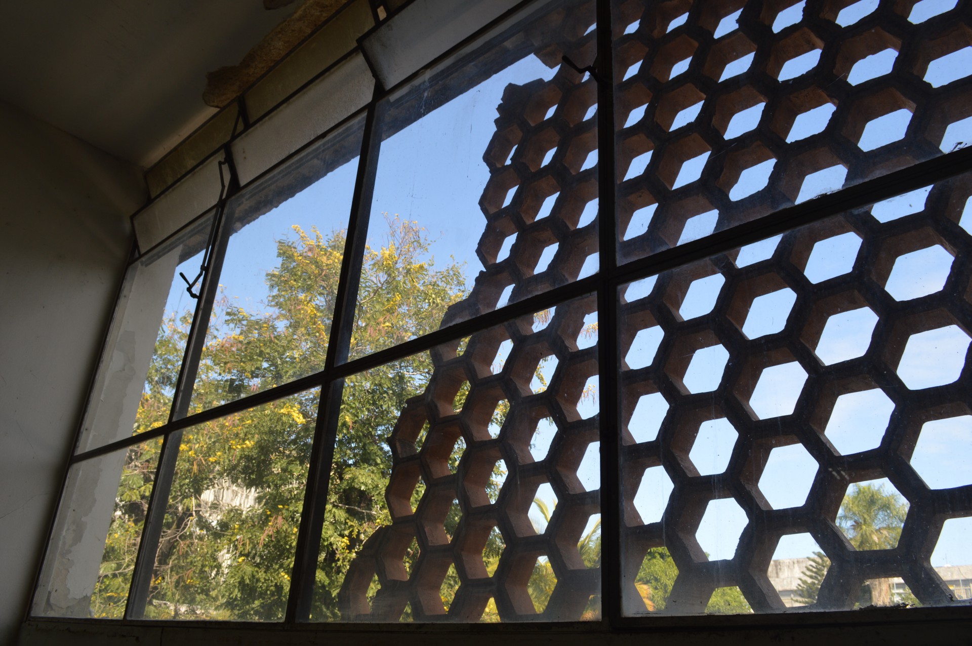 Prédio do CAP-UFRJ, na Ilha do Fundão, foi interditado devido às más condições de estrutura - Arquivo Pessoal