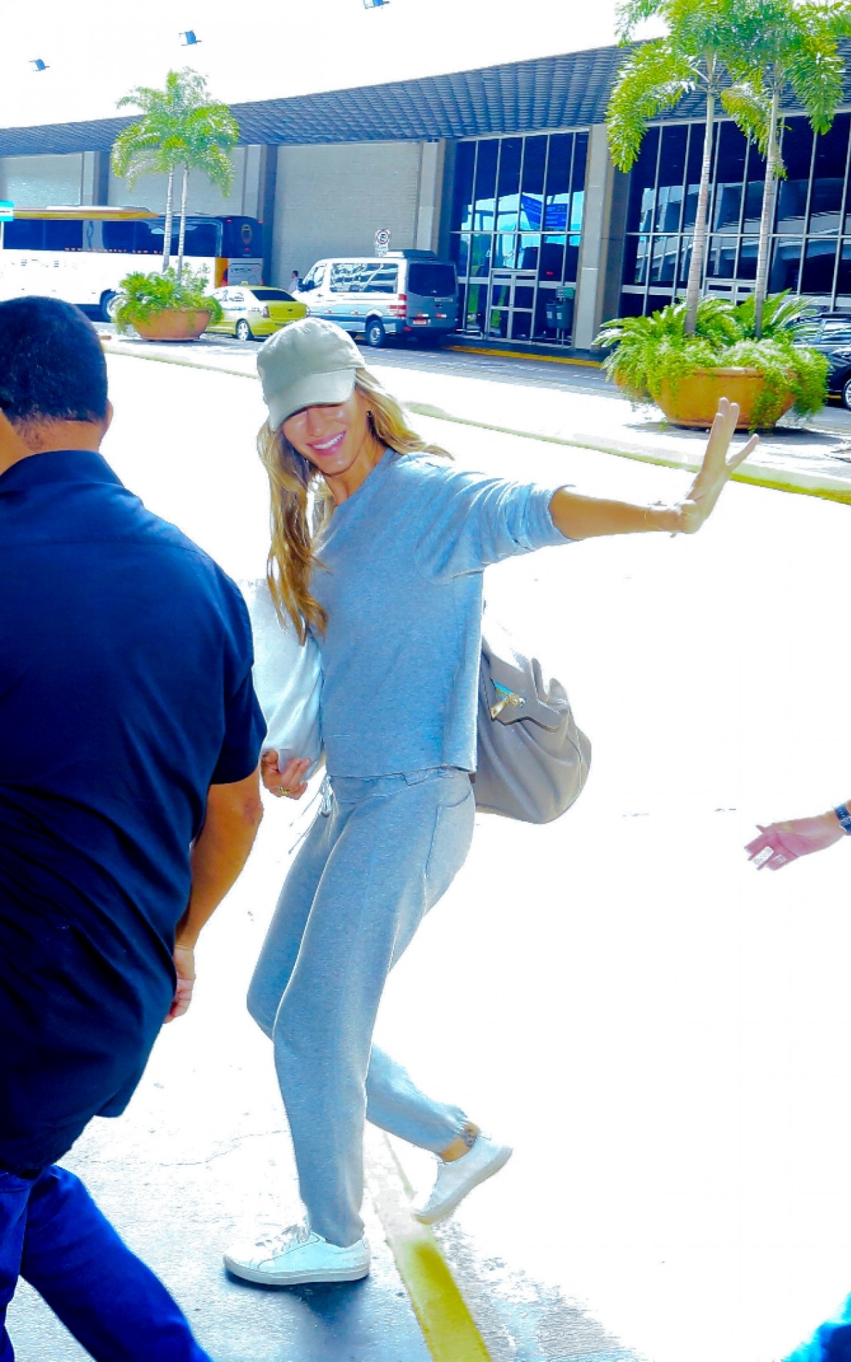 Gisele B&uuml;ndchen desembarca no Rio para curtir Carnaval na Sapuca&iacute;