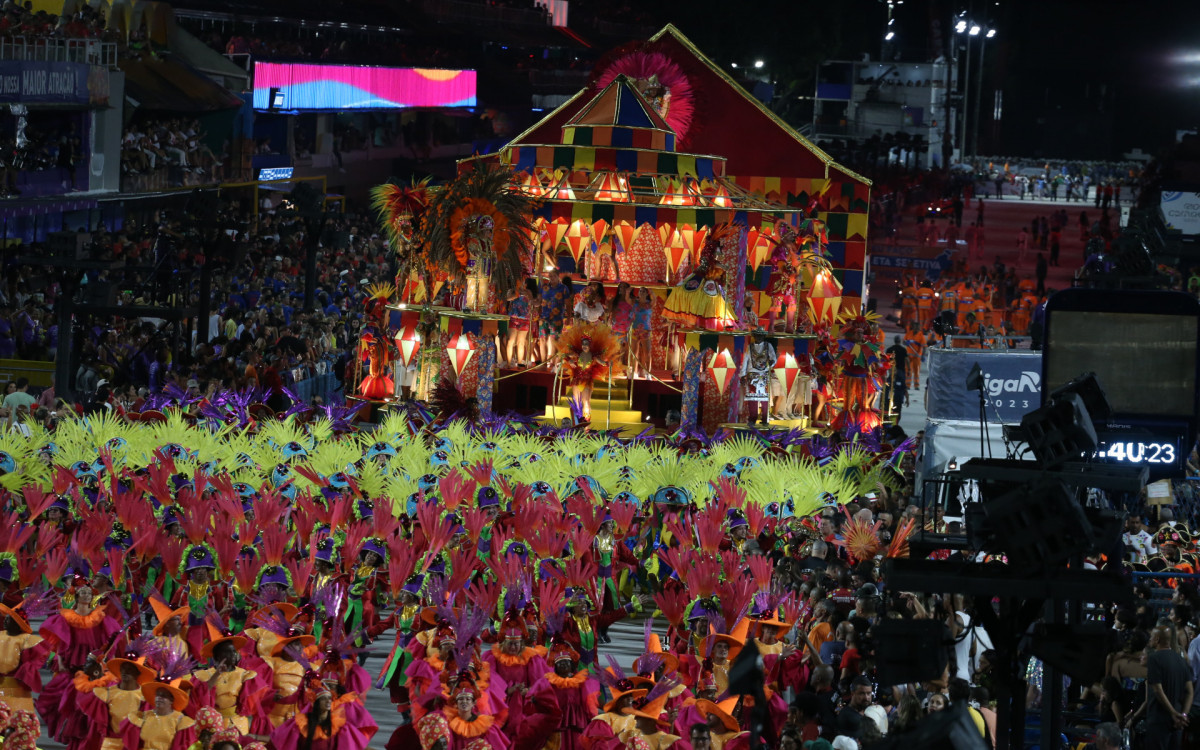 G.R.E.S Est&aacute;cio de S&aacute; desfila nesta primeira noite de desfile da s&eacute;rie Ouro nesta sexta-feira(17) -  Cl&eacute;ber Mendes/Ag&ecirc;ncia O Dia