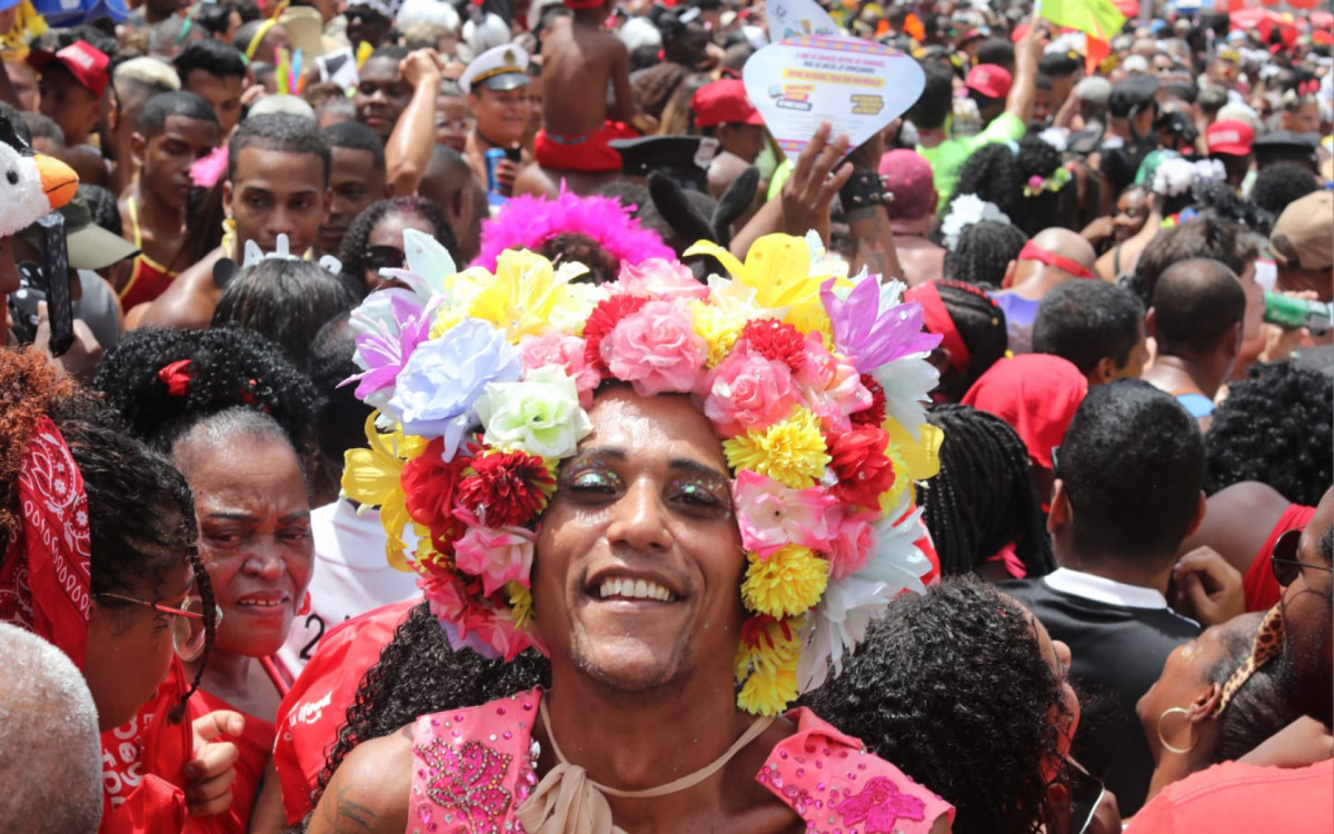 Bloco Bola Preta reúne multidão no Centro - Pedro Ivo / Agência O Dia