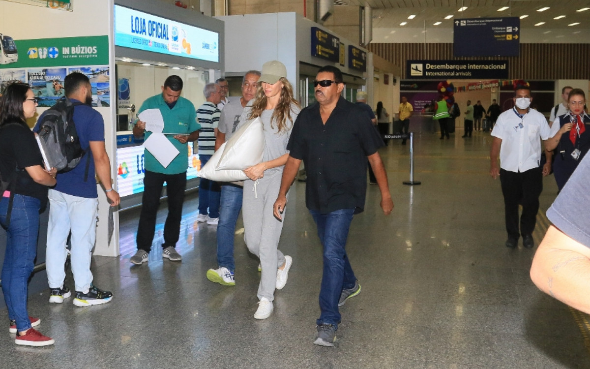 Gisele B&uuml;ndchen est&aacute; no Rio para acompanhar os desfiles de Carnaval na Sapuca&iacute;