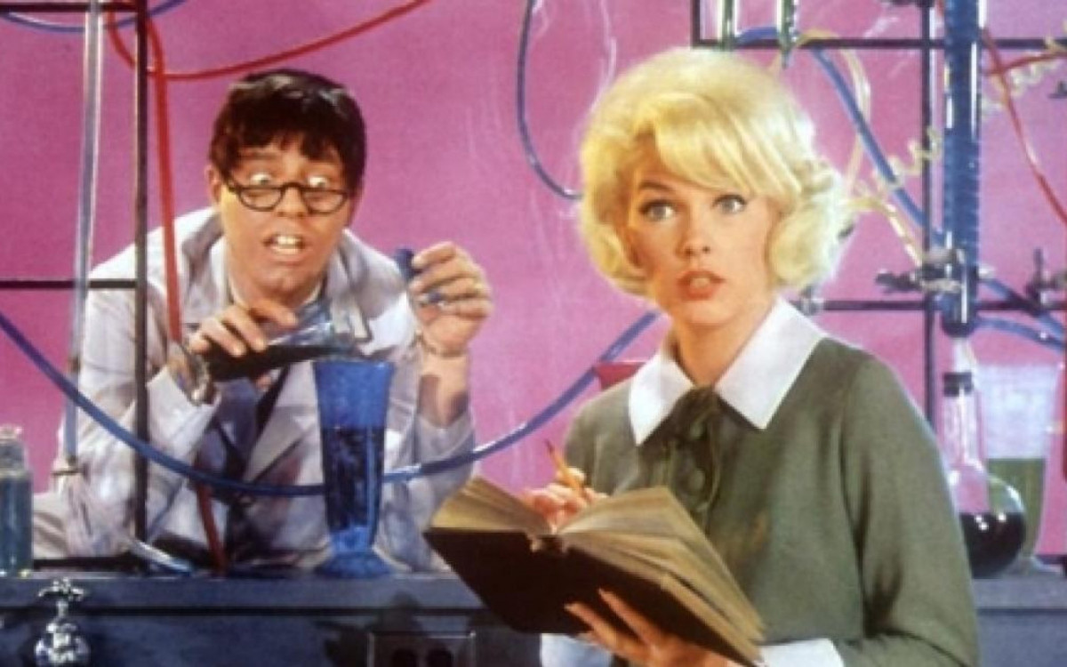 Stella Stevens em 'O Professor Aloprado' - Reprodu&ccedil;&atilde;o: redes sociais