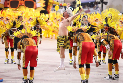 Marcelo Adnet estreia na comissão de frente da São Clemente