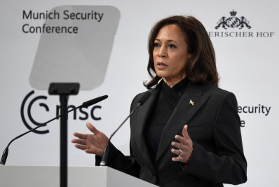 Kamala Harris afirma que Rússia cometeu 'crimes contra a humanidade' na Ucrânia