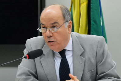 Chanceler afirma que Brasil não enviará à Ucrânia munição para tanques