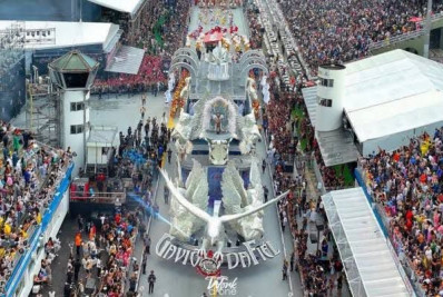 Gaviões, Vila Maria e Rosas empolgam em 1º dia de desfiles em SP