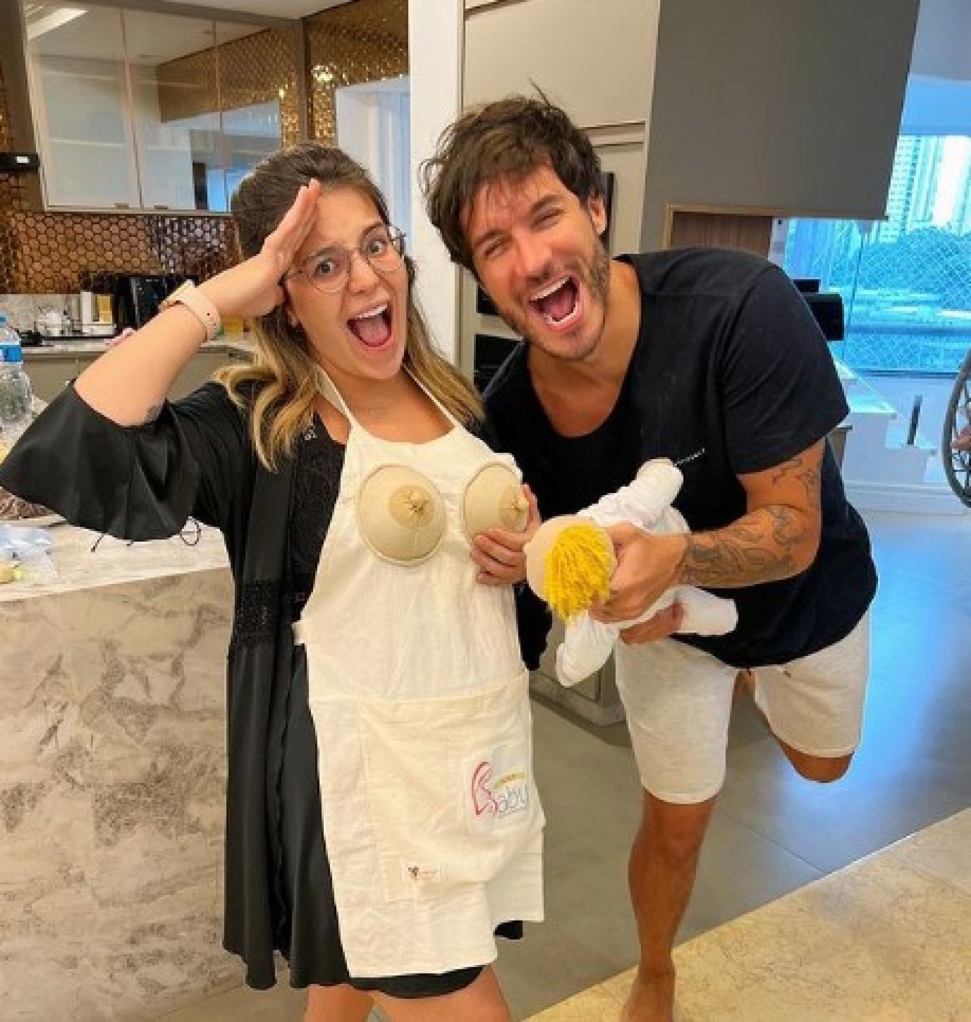 Viih Tube e Eliezer passam carnaval em aula de amamentação - Reprodução Internet