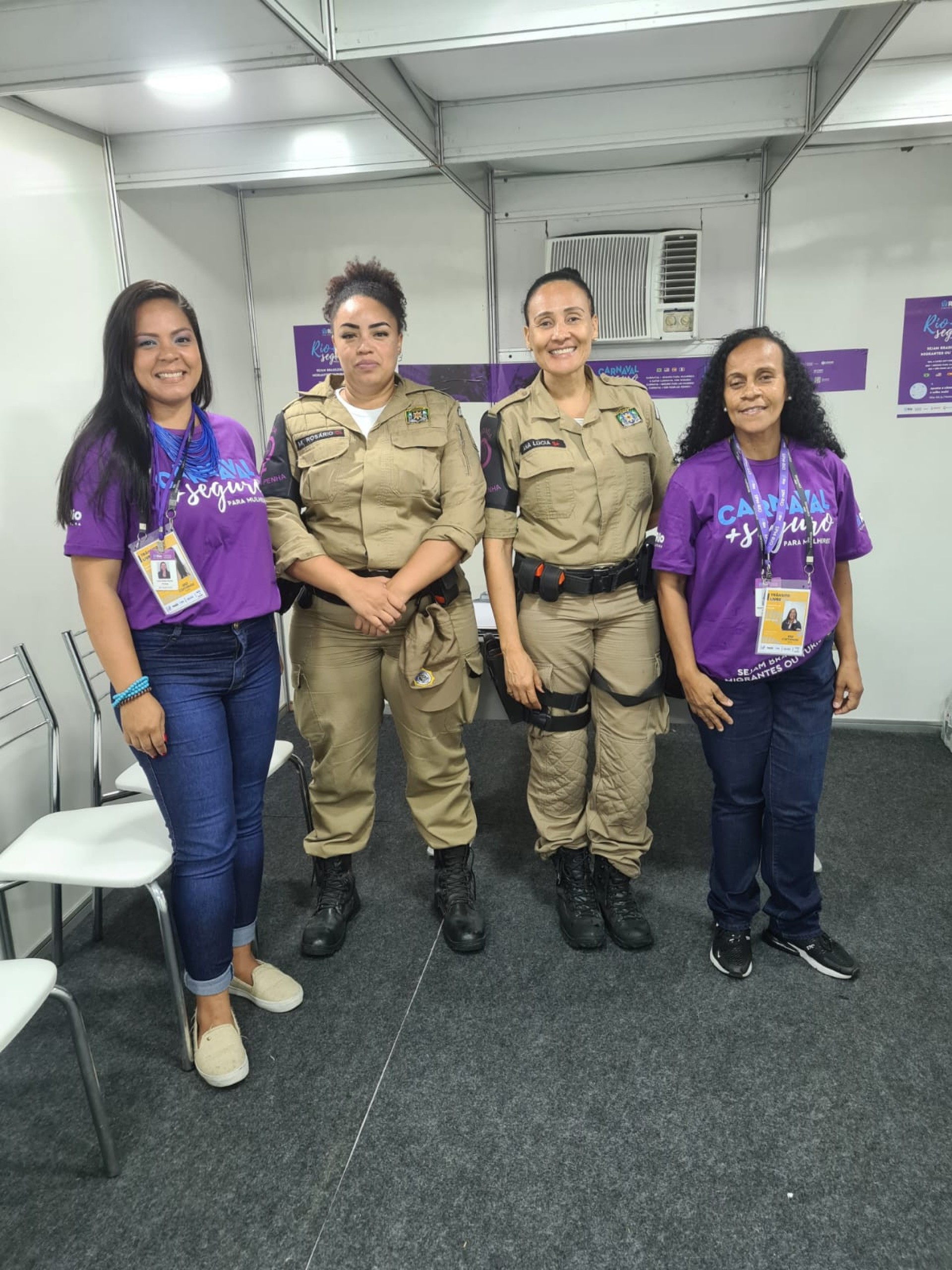 Equipe da Secretaria da Mulher e da Ronda Maria da Penha divulgam a campanha contra ass&eacute;dio na Sapuca&iacute;
