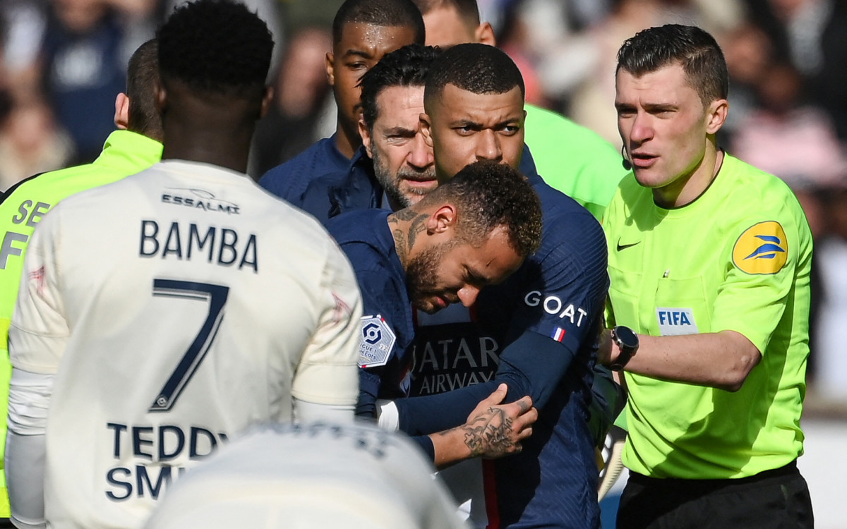 Neymar Sofre Lesão No Tornozelo E Deixa Jogo Do PSG Chorando; Veja ...