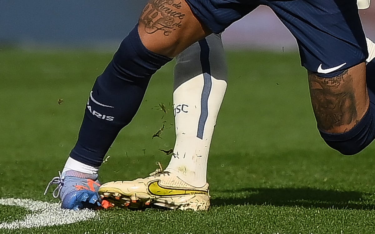 Neymar Sofre Lesão No Tornozelo E Deixa Jogo Do Psg Chorando Veja