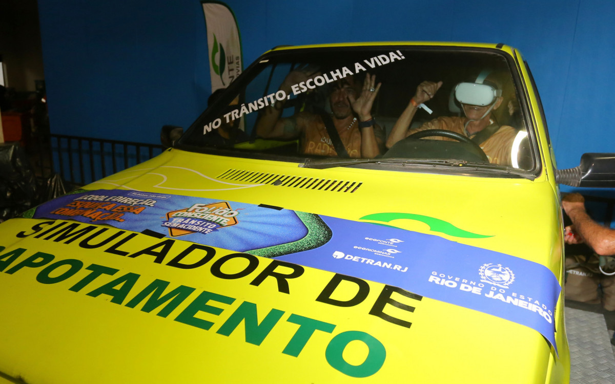 Foliões podem entrar em carro simulador de capotamento - Divulgação