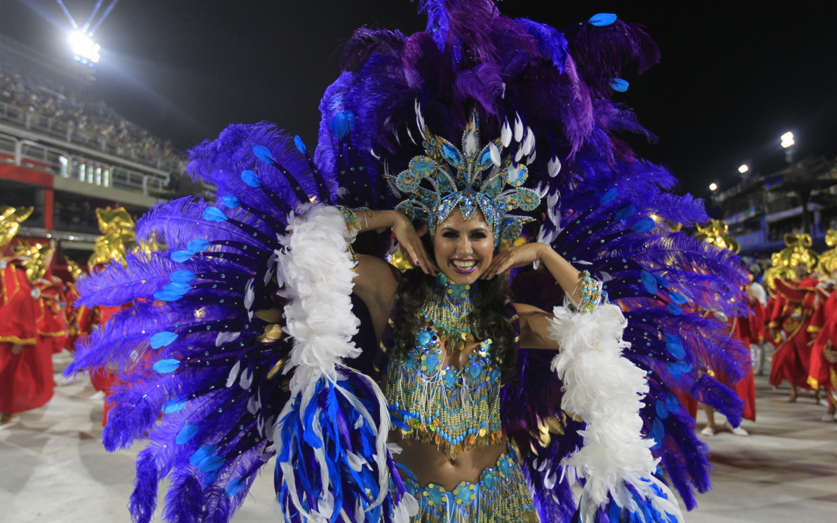 G.R.E.S Em Cima da Hora desfila nesta segunda noite de desfile da série Ouro, neste sábado(18). Foto: Reginaldo Pimenta / Agencia O Dia - Reginaldo Pimenta / Agencia O Dia