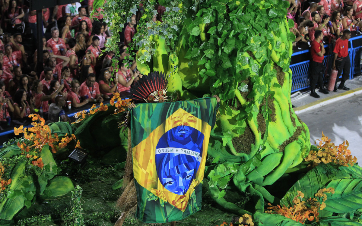 G.R.E.S Porto da Pedra desfila nesta segunda noite de desfile da série Ouro, neste sábado(18). Foto: Reginaldo Pimenta/Agencia O Dia - Reginaldo Pimenta / Agencia O Dia