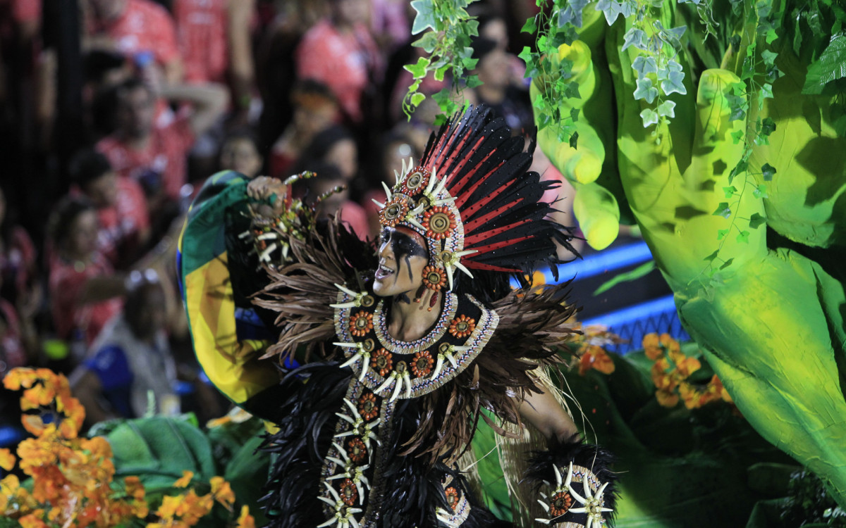 G.R.E.S Porto da Pedra desfila nesta segunda noite de desfile da série Ouro, neste sábado(18). Foto: Reginaldo Pimenta/Agencia O Dia - Reginaldo Pimenta / Agencia O Dia