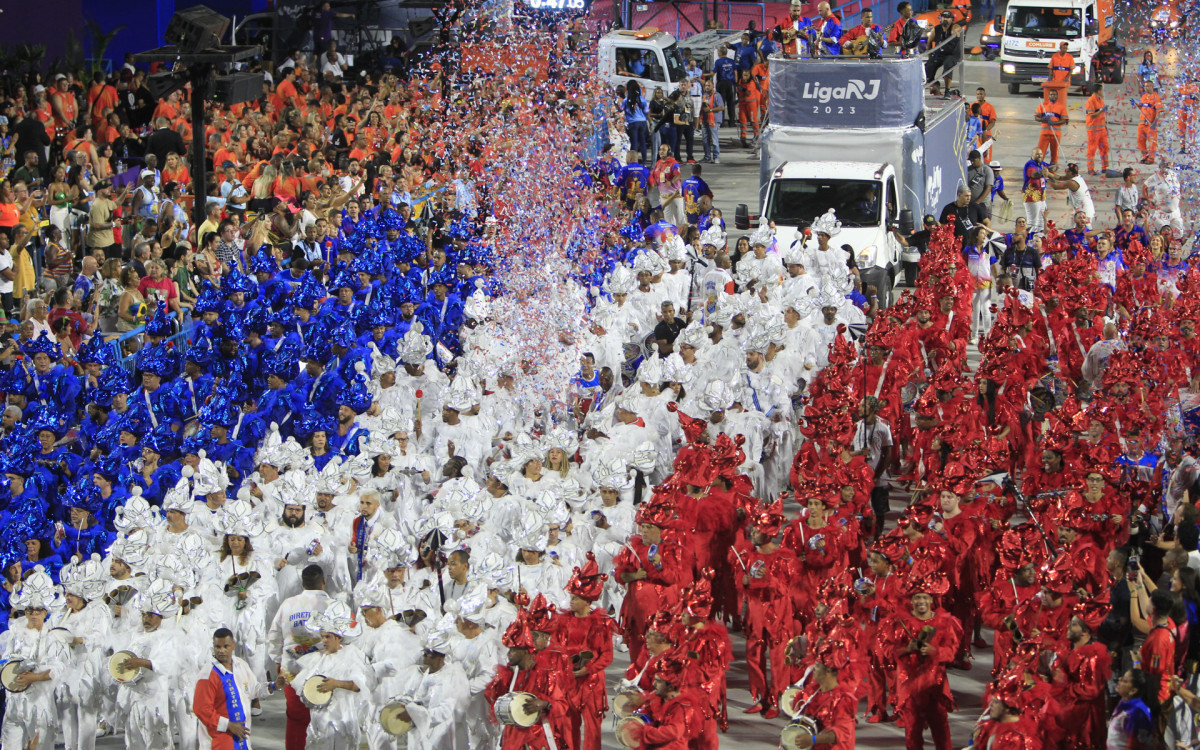 G.R.E.S União da Ilha desfila nesta segunda noite de desfile da série Ouro, neste sábado(18). Foto: Reginaldo Pimenta/Agencia O Dia - Reginaldo Pimenta / Agencia O Dia