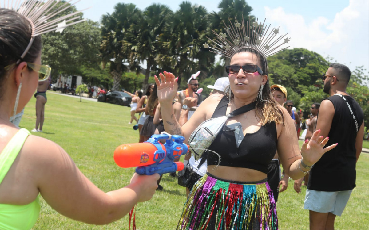 Bangalafumenga reúne foliões no Aterro - Pedro Ivo / Agência O Dia